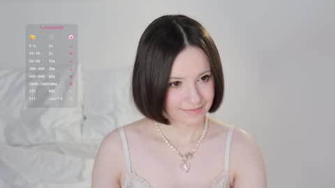 Snapshot of _female_essence_ chatting on February 6, 2025, 11:54 am Essie online show from February 6, 2025, 11:54 am