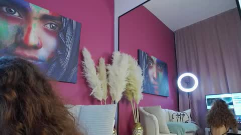 Mia online show from November 12, 2025, 4:13 am