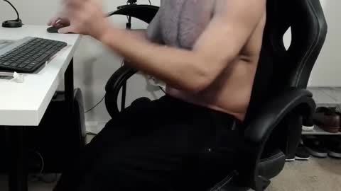 Snapshot of _full_sender chatting on February 19, 2025, 12:57 am Full Sender online show from February 19, 2025, 12:57 am