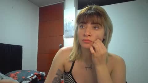 Mia-foster online show from April 4, 2026, 2:32 am