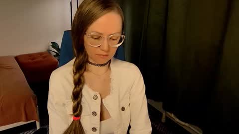 _goldilocks__ online show from October 2, 2025, 8:43 am