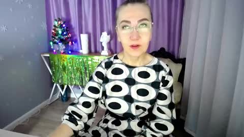 _greybunny_ online show from January 2, 2025, 7:12 am