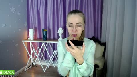 _greybunny_ online show from January 21, 2025, 7:26 am