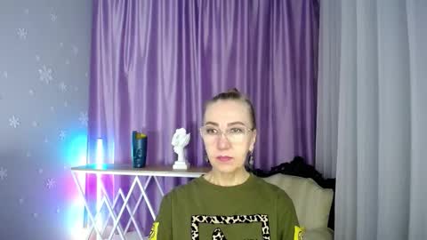 _greybunny_ online show from September 9, 2025, 8:14 am