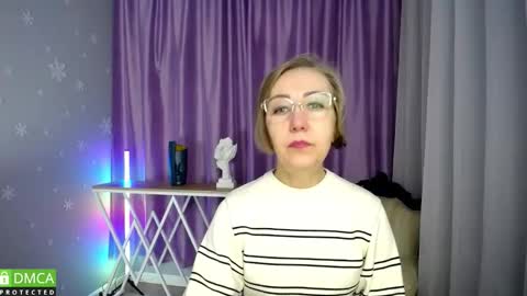 _greybunny_ online show from October 13, 2025, 8:03 am