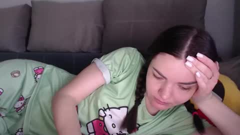 Snapshot of _hidden_frommymoom_ chatting on February 28, 2026, 7:09 am Criss4u online show from February 28, 2026, 7:09 am