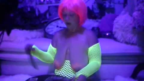 _hitgirly_ online show from March 4, 2026, 5:35 am