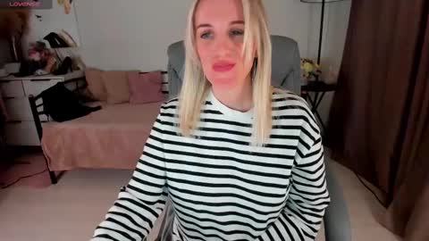 Snapshot of _i_d_a_ chatting on March 5, 2025, 7:16 am Ida online show from March 5, 2025, 7:16 am