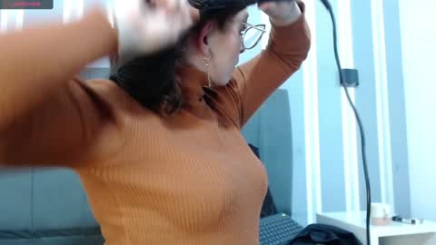 Snapshot of _isaabellaa chatting on December 23, 2024, 5:54 pm Isa online show from December 23, 2024, 5:54 pm