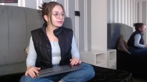 Snapshot of _isaabellaa chatting on December 31, 2024, 12:57 pm Isa online show from December 31, 2024, 12:57 pm