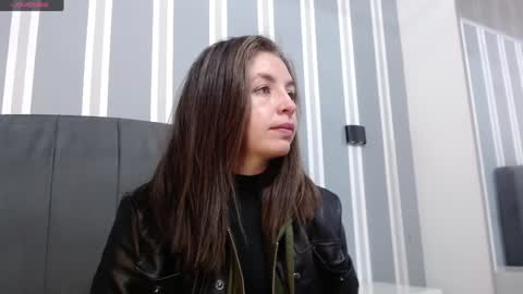 Snapshot of _isaabellaa chatting on January 8, 2025, 11:21 am Isa online show from January 8, 2025, 11:21 am