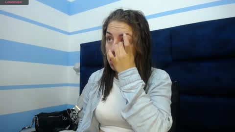 Snapshot of _isaabellaa chatting on February 8, 2025, 11:22 am Isa online show from February 8, 2025, 11:22 am