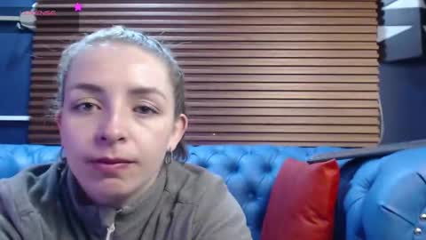 Snapshot of _isaabellaa chatting on February 13, 2025, 11:39 am Isa online show from February 13, 2025, 11:39 am