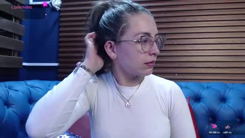 Snapshot of _isaabellaa chatting on February 17, 2025, 11:34 am Isa online show from February 17, 2025, 11:34 am