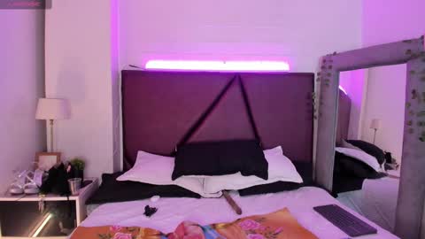 Isa online show from February 24, 2025, 6:47 pm