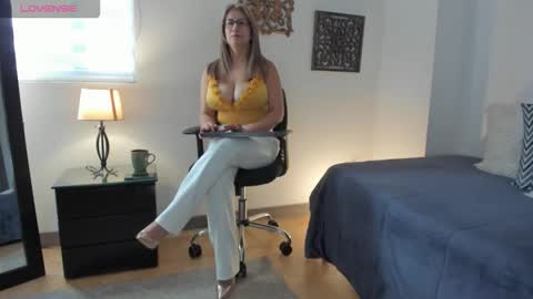 Jeniffer hot online show from December 19, 2025, 2:13 pm