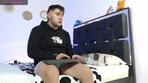 Snapshot of _jhossua_and_valerio_ chatting on February 8, 2026, 10:57 pm JHOSSUA VALERIO online show from February 8, 2026, 10:57 pm