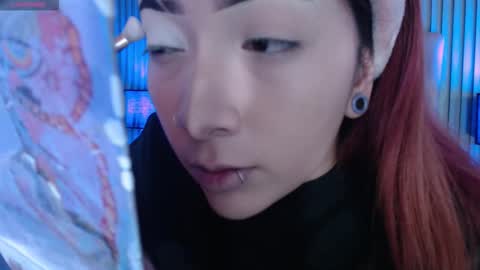 Mia online show from November 21, 2025, 2:05 pm