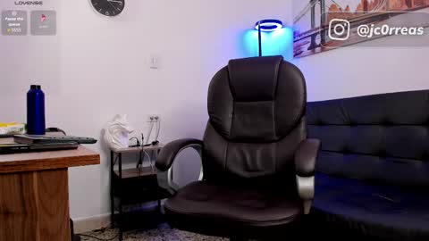 _juanes__ online show from October 22, 2025, 8:08 pm