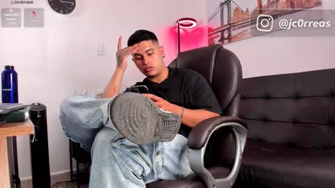 _juanes__ online show from November 12, 2025, 9:03 pm