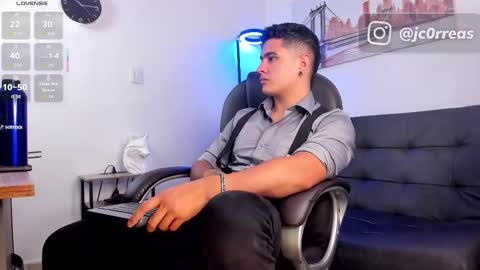 _juanes__ online show from November 18, 2025, 9:30 pm