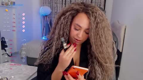 Snapshot of _just_a_queen_3 chatting on October 12, 2025, 5:23 pm _just_a_queen_3 online show from October 12, 2025, 5:23 pm