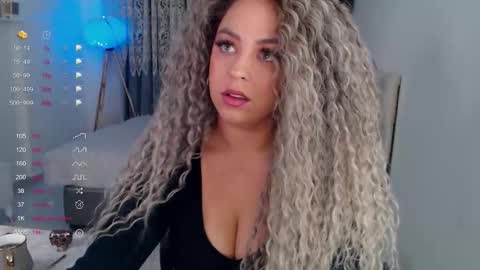 Snapshot of _just_a_queen_3 chatting on October 17, 2025, 5:04 pm _just_a_queen_3 online show from October 17, 2025, 5:04 pm