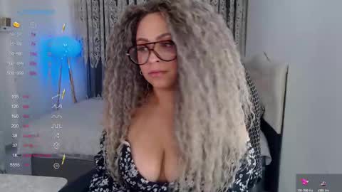 Snapshot of _just_a_queen_3 chatting on November 3, 2025, 10:49 am _just_a_queen_3 online show from November 3, 2025, 10:49 am