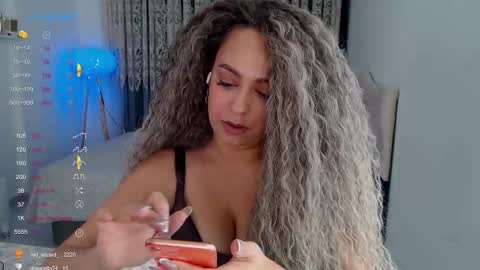 Snapshot of _just_a_queen_3 chatting on November 5, 2025, 5:02 pm _just_a_queen_3 online show from November 5, 2025, 5:02 pm