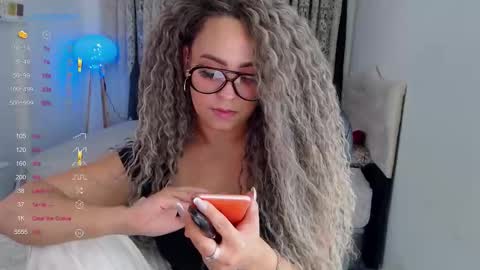 Snapshot of _just_a_queen_3 chatting on November 10, 2025, 12:59 pm _just_a_queen_3 online show from November 10, 2025, 12:59 pm