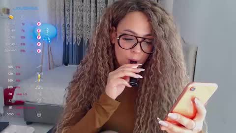 Snapshot of _just_a_queen_3 chatting on November 18, 2025, 11:47 am _just_a_queen_3 online show from November 18, 2025, 11:47 am