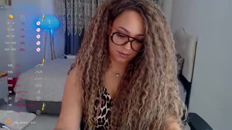 Snapshot of _just_a_queen_3 chatting on November 19, 2025, 5:13 pm _just_a_queen_3 online show from November 19, 2025, 5:13 pm