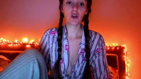 _just_a_simple_girl online show from October 15, 2025, 11:32 am