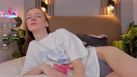 Snapshot of _k2__ chatting on October 29, 2025, 7:10 am Kira online show from October 29, 2025, 7:10 am