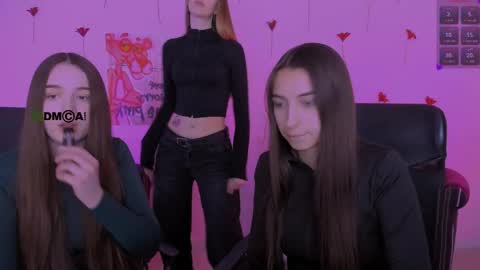 _kellykitten_ online show from April 13, 2026, 8:53 am