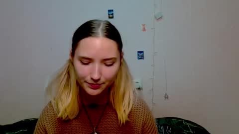 _kikiclark_ online show from October 8, 2025, 8:17 pm