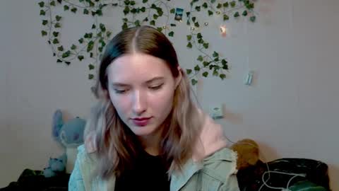 _kikiclark_ online show from October 23, 2025, 1:21 pm