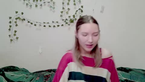 _kikiclark_ online show from December 3, 2025, 11:41 am