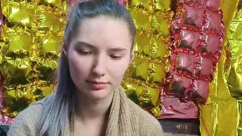 _kikiclark_ online show from April 15, 2026, 8:31 pm