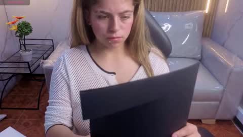 Snapshot of _kitten_1 chatting on February 13, 2026, 10:50 pm _kitten_1 online show from February 13, 2026, 10:50 pm