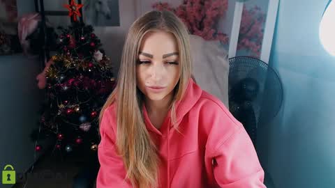 Snapshot of _kittyboo chatting on December 17, 2024, 10:01 am Aleksa online show from December 17, 2024, 10:01 am