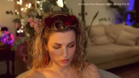 _lady__m_ online show from April 30, 2026, 7:53 pm