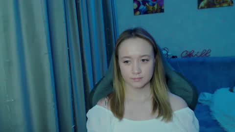 _lalune_ online show from January 4, 2025, 3:29 am