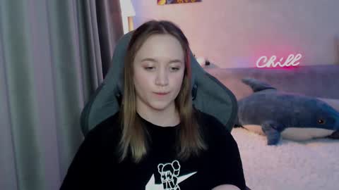 _lalune_ online show from February 27, 2025, 11:04 pm