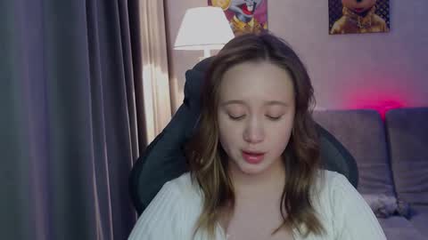 _lalune_ online show from October 29, 2025, 8:21 pm