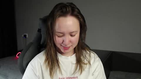 _lalune_ online show from November 29, 2025, 8:56 pm