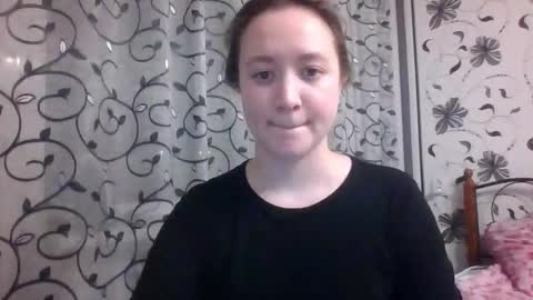 _lalune_ online show from February 15, 2026, 6:48 pm