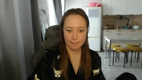 _lalune_ online show from March 19, 2026, 6:39 am