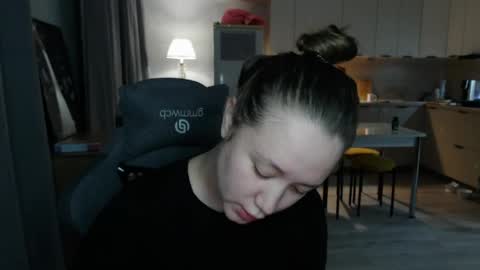 _lalune_ online show from March 29, 2026, 4:51 pm