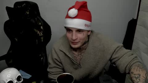 Snapshot of _layne chatting on December 31, 2024, 5:33 am Layne online show from December 31, 2024, 5:33 am